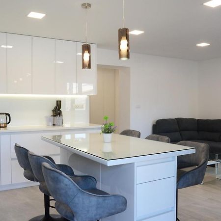 Apartman Milena Solin Exteriör bild