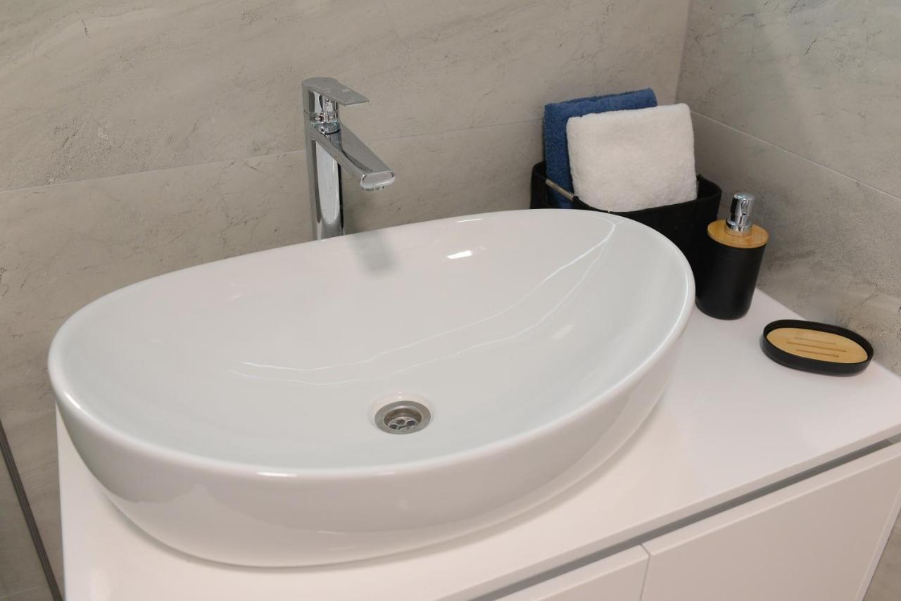 Apartman Milena Solin Exteriör bild