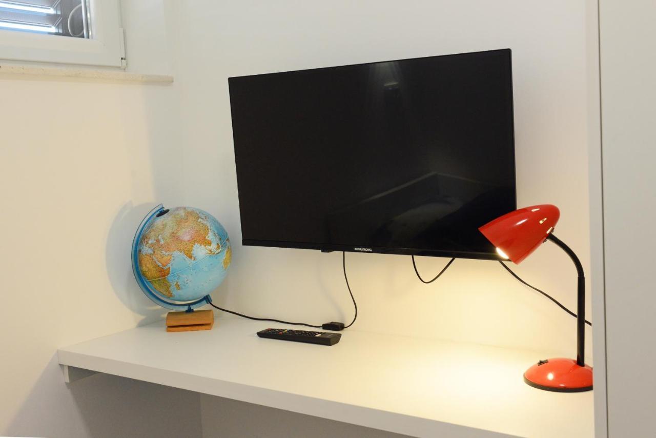 Apartman Milena Solin Exteriör bild
