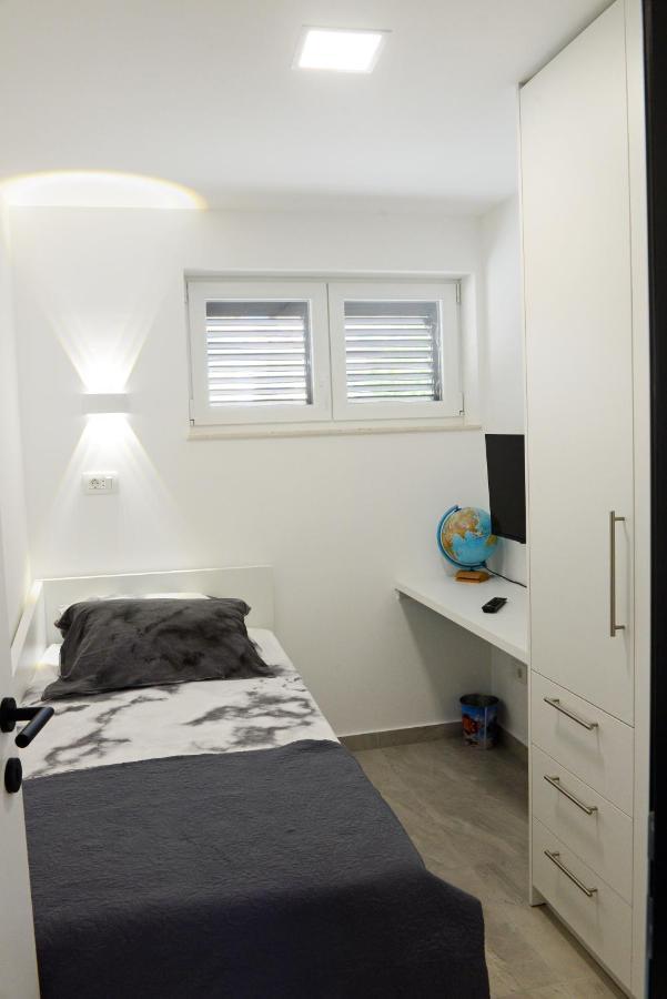 Apartman Milena Solin Exteriör bild