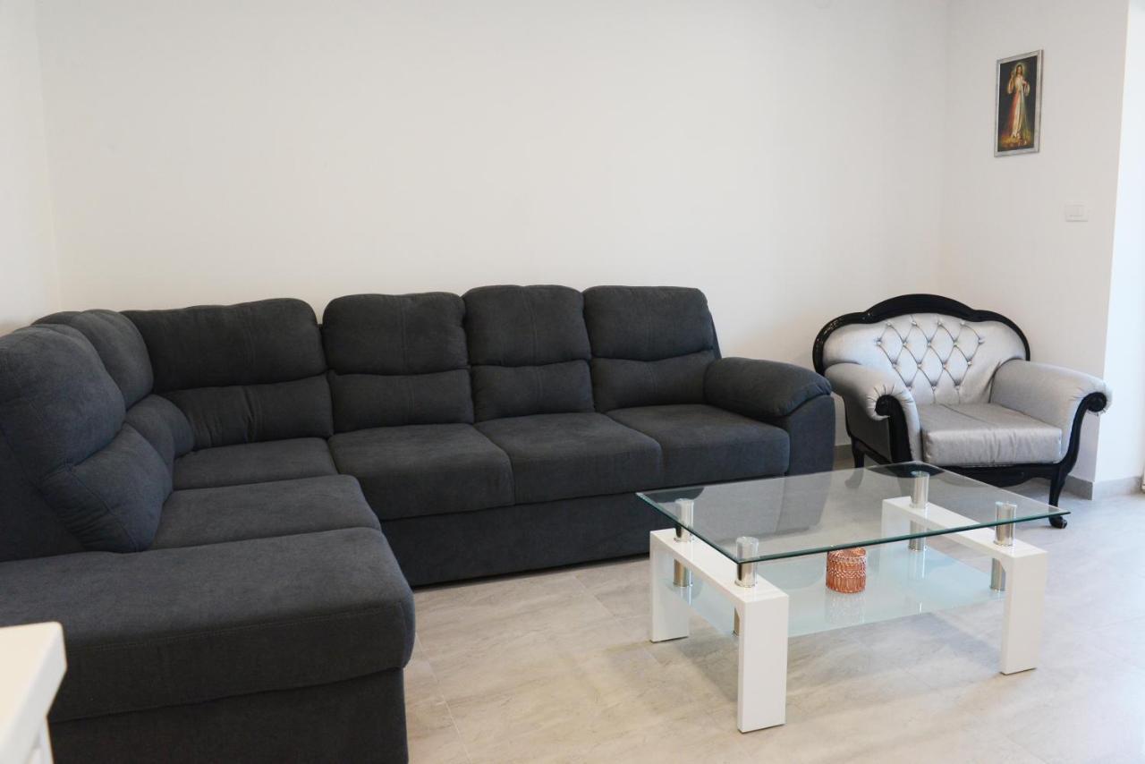 Apartman Milena Solin Exteriör bild